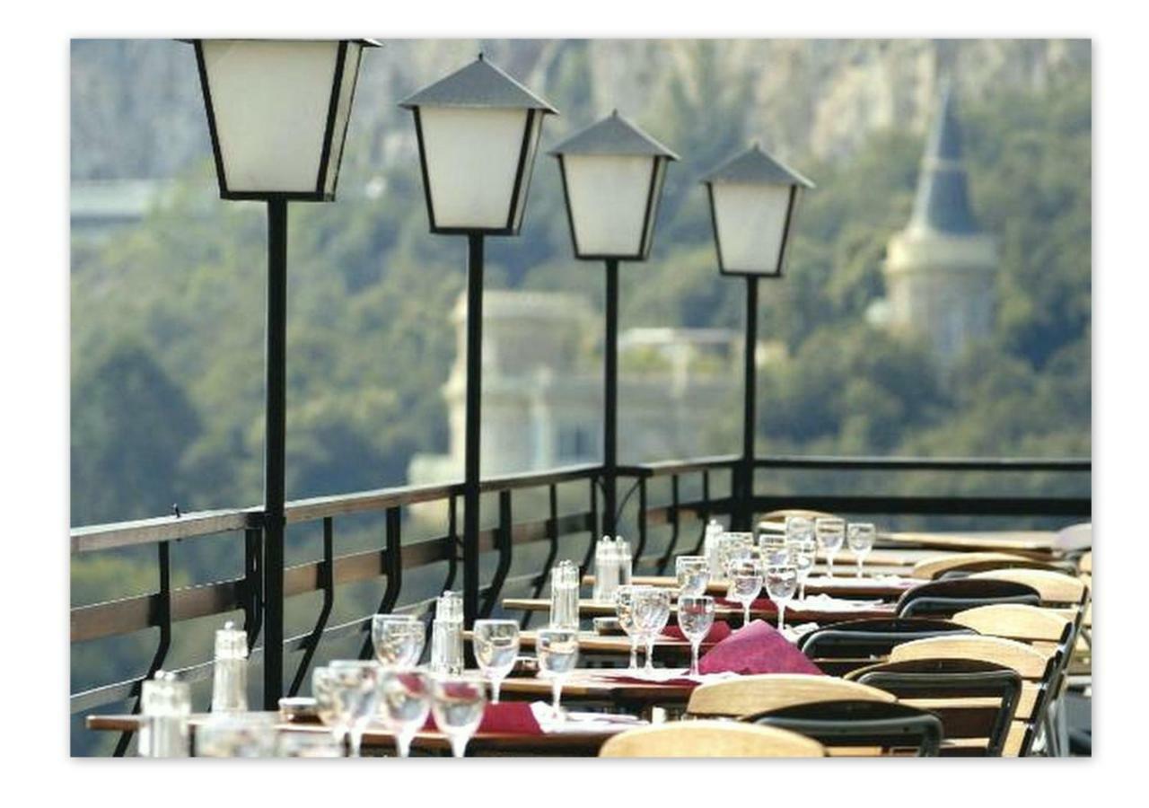 Hotel Le Versailles Вилафранк-сюр-Мер Екстериор снимка